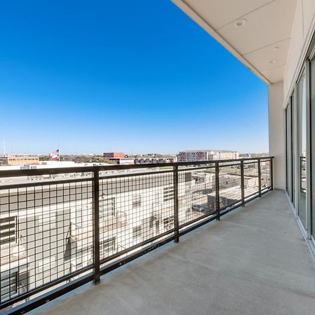 Snazzy Loft Style 2Br I Gym I Parking I Workspace Dallas Bagian luar foto