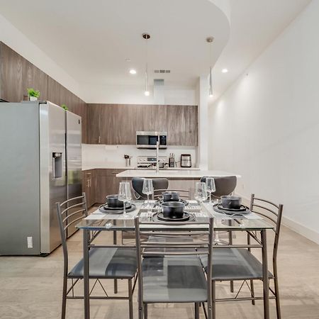 Snazzy Loft Style 2Br I Gym I Parking I Workspace Dallas Bagian luar foto