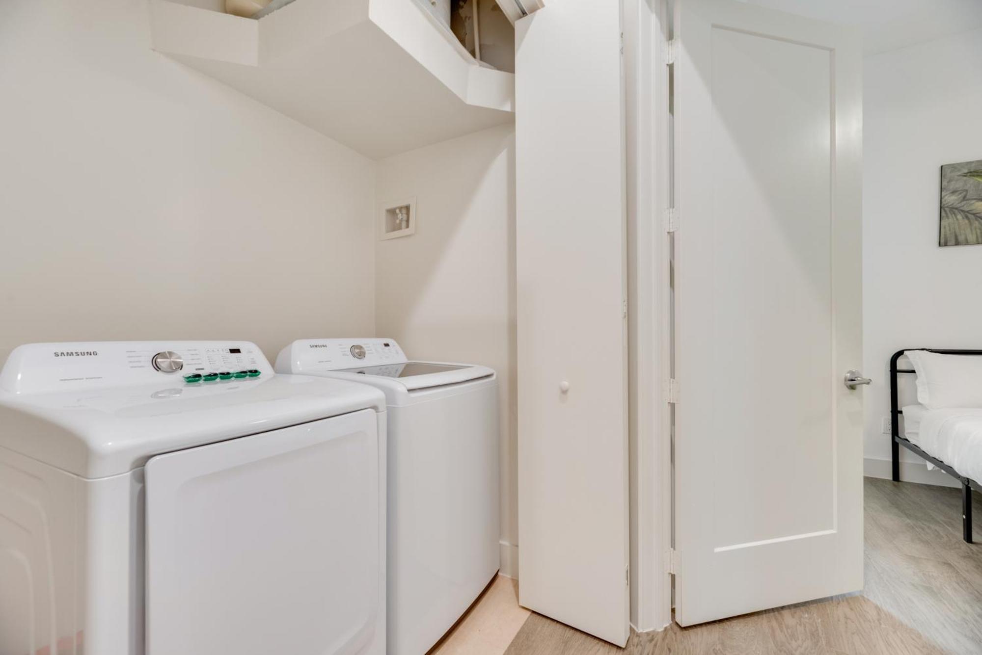 Snazzy Loft Style 2Br I Gym I Parking I Workspace Dallas Bagian luar foto