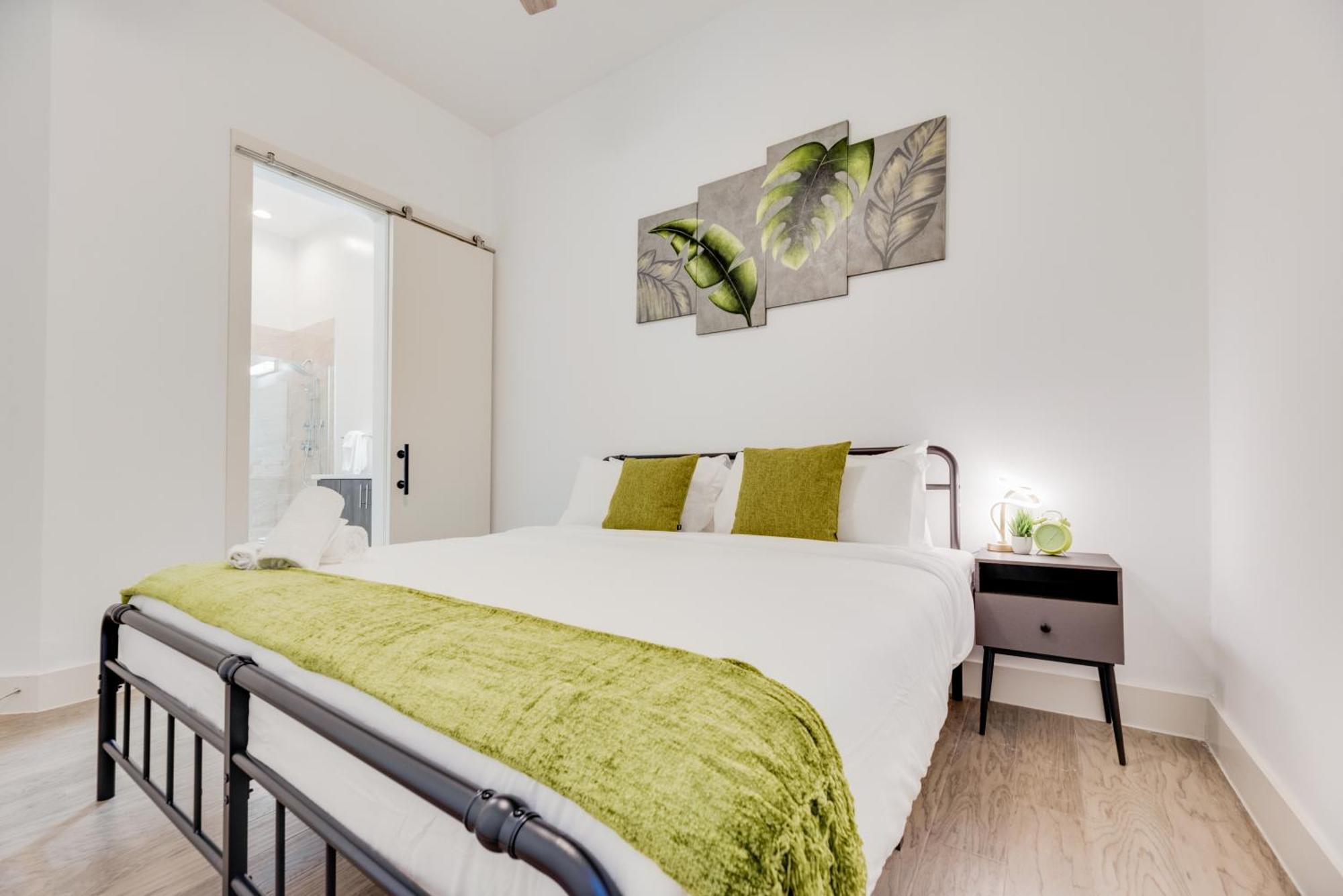 Snazzy Loft Style 2Br I Gym I Parking I Workspace Dallas Bagian luar foto